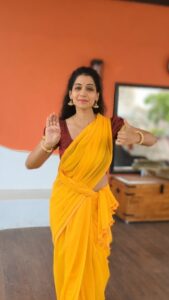 Urmilla Kothare Instagram - Jai Shri Ram !! 
Ram Navami 2023 !! 

Thank you @that.thing.called.love_sarees @kangatrainingindia for this beautiful mul cotton saree.
#mango Color of the season. 

#dance #dancereels #reels #reelsinstagram  #reelitfeelit #bhakti #dancer #dancemeditation #healing