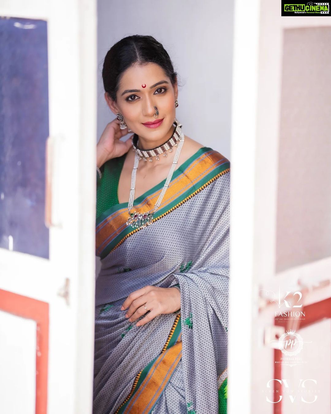 Urmilla Kothare Instagram - ππ©Άπ Outfits by @k2fashioncloset MUA @priyankapore_makeupartist Photoshoot by @sevenvowstories and @royalebysvs Jewelery by @hridhasfashion Photoshoot concept, Style and managed by @ketaki_ashish