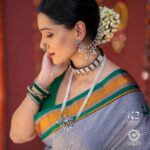 Urmilla Kothare Instagram - 💚🩶💚 Outfits by @k2fashioncloset MUA @priyankapore_makeupartist Photoshoot by @sevenvowstories and @royalebysvs Jewelery by @hridhasfashion Photoshoot concept, Style and managed by @ketaki_ashish