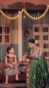Urmilla Kothare Instagram - 🎋 गुढी पाडव्याच्या व मराठी नववर्षाच्या तुम्हा सर्वांना खूप खूप शुभेच्छा... हे नवीन वर्ष सर्वांना सुख, समृद्धि व भरभराटीचे जाओ 🙏🏼❤️😊

Thank you Ketaki (@ketaki_ashish) and @k2fashioncloset for this beautiful saree & also for making this Gudhi Padwa special for Me and Jizah ...
Special Thanks to Team Kothare Vision (@kotharevision) for your gracious support 🙏🏼
.
. 
. 
Outfits by @k2fashioncloset 
MUA @priyankapore_makeupartist 
Photoshoot by @sevenvowstories and @royalebysvs
Jewelery by @hridhasfashion
Photoshoot concept, style & managed by @ketaki_ashish
Dialogue written by @nityashree19

K2 is one and only brand seller of such sarees in the market, who believes to give handcrafted creativity on khunn sarees.. 
our sarees are totally Handcrafted and fully worked khunn saree … 

The work making process of this saree is handcrafted not a powerloom process …

#गुढीपाडवा #2023 #reels #instamood #reelsindia #festival #wishes #reelitfeelit #urmilakothare #jizahkothare #k2fashioncloset ⁣⁣⁣#khunnsaree #khunblouse #viral #reelsinstagram
