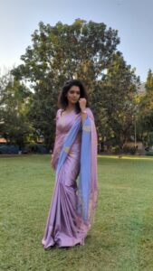 Urmilla Kothare Instagram - #Navratri2023 : आजचा रंग जांभळा (Purple) 💜
Saree : @s_sonniya
.
.
#reels #navratri #festival #reelsindia #navratri #urmilakothare #reelitfeelit #sareelove #bts #fashiondiaries #instagramreels ✨