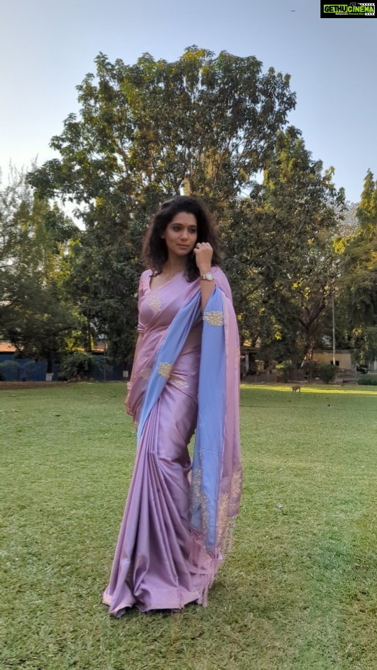 Urmilla Kothare Instagram - #Navratri2023 : आजचा रंग जांभळा (Purple) 💜 Saree : @s_sonniya . . #reels #navratri #festival #reelsindia #navratri #urmilakothare #reelitfeelit #sareelove #bts #fashiondiaries #instagramreels ✨