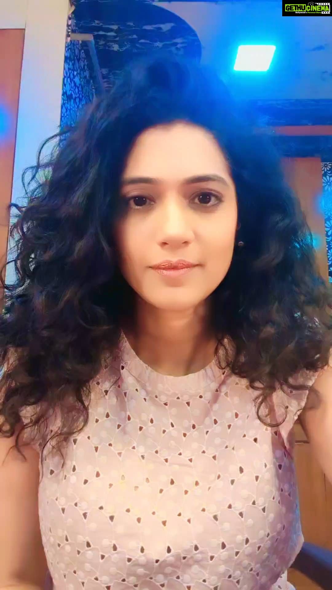 Urmilla Kothare Instagram - Phew ! Finally got it right 🫣😜😄 . . #trend #reelsvideo #music #reelitfeelit #urmilakothare ✨
