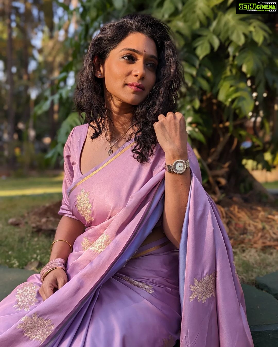 Urmilla Kothare - 26K Likes - Lilac, a very unusual color. Wearing it for the 1st time @s_sonniya thank u for beautifully styling me in this one.
Clicked by @prasad031290