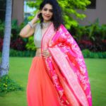Urmilla Kothare Instagram – ✨❤️✨ Outfit : @moresha_sameera_dalvi
📸 Photography : @madhur.chavan29
. 
. 
#instagood #photooftheday #goodvibes #photoshoot #bts #fashion #style #urmilakothare Mumbai – मुंबई