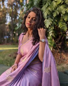 Urmilla Kothare Instagram - Lilac, a very unusual color. Wearing it for the 1st time @s_sonniya thank u for beautifully styling me in this one. 
Clicked by @prasad031290