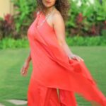 Urmilla Kothare Instagram – 🎵 सुख कळले, कळले.. कळले ना कसे असे सूर जुळले 💞
👗 Outfit by @tokidoki_bypuja
💁🏻‍♀️ Styling by @kangatrainingindia
📸 Shot by @madhur.chavan29 
💫 Edited by @saurabh_bhanage.7
.
.
#reels #instamood #reelsindia #urmilakothare #reelitfeelit #instagramreels #goodvibes