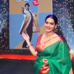 Urmilla Kothare Instagram - 📸 डॅम इट आणि बरंच काही (महेश कोठारेंच आत्मचरित्र) : तुमची कॉपी लवकरच ऑर्डर करा ... 📔 Damn It Ani Barach Kahi - सर्व आघाडीच्या पुस्तकांच्या दुकानांवर आणि मेहता पब्लिशिंग हाऊसच्या वेबसाइटवर (Link Available in the Bio) तसेच Amazon आणि Flipkart वर ऑनलाइन उपलब्ध. . . . @maheshkothare @mehtapublishinghouse_ @tarangan_mandar_joshi @adinathkothare @nilima_kothare @kotharevision @snplofficial_ #DamnItAniBarachKahi #AutoBiography #MaheshKothare #Book #Launch #Event #AdinathKothare #UrmilaKothare #MehtaPublishingHouse Shivaji Mandir, Dadar