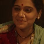 Urmilla Kothare Instagram - डोळ्यांमध्ये अश्रू तरीही चेहऱ्यावर हसू !- लक्ष्मी @urmilakothare Download App Now - Link in Bio #Athang #BingeWatchNow #म #PlanetMarathiOTT #PlanetMarathi #PlanetMarathiOriginals #WorldsFirstMarathiOTT #Webseries #MarathiWebseries #UrmilaKothare #MiSuhavan #MarathiSong