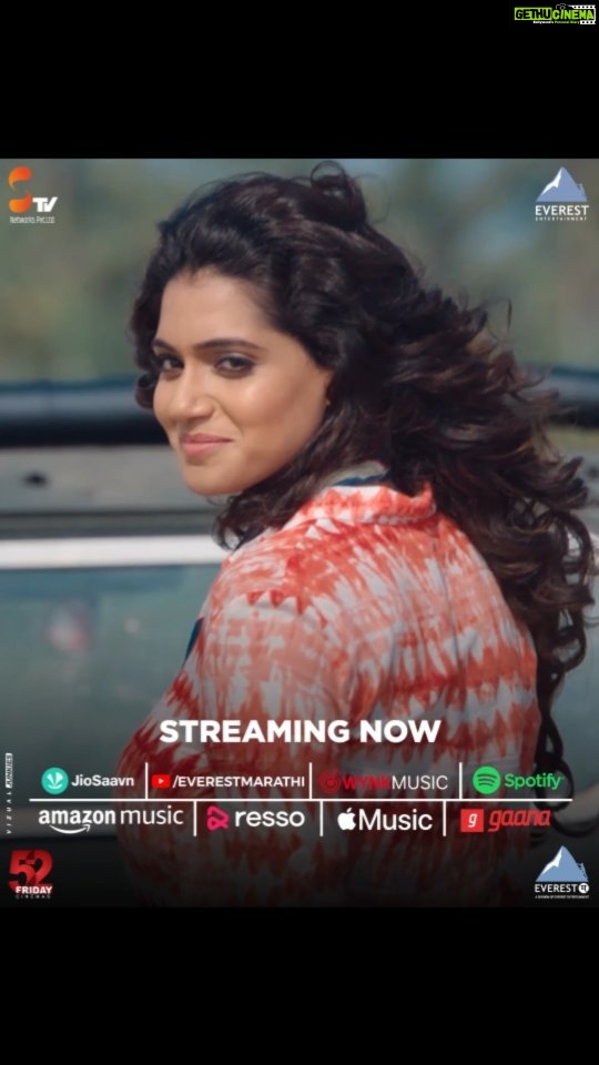 Urmilla Kothare Instagram - तुमचं Favourite रोमँटिक गाणं 'ओघा ओघानी' आता सगळ्या प्लॅटफॉर्म्सवर ऐकू शकता..!! #OghaOghaniSong Out Now #Autograph #AutographOn30Dec #AutographMarathiMovie Link in bio Directed By : @rajwadesatish @everestentertainment @sanjayof69 #STVNetworks #AshwinAnchan @bhanushaliamitt @sureshpai @52_fridaycinemas Song : Ogha Oghani Singers : @jasraj_jayant_joshi @aanandijoshi Lyrics : @khankarorama Music : @hsj_music Music On : @everestentertainment @ankushpchaudhari amrutakhanvilkar @urmilakothare @manasi_moghe @tanvimullick @ashwinithepoem @suhasdop @saurabh_bhalerao_ @hrishidatar @avinashchandrachud @vishwajeeetjoshi @avinashvishwajeet @rajwadepallavi #AjitDandekar #SureshSali @iamvrushalichavan #VaibhavPatil (Ginger PR) @vizualjunkies @phoenix.artisans @faizee222 @deep_Yog_1209 @prathmesh_k04 @rdesai1969