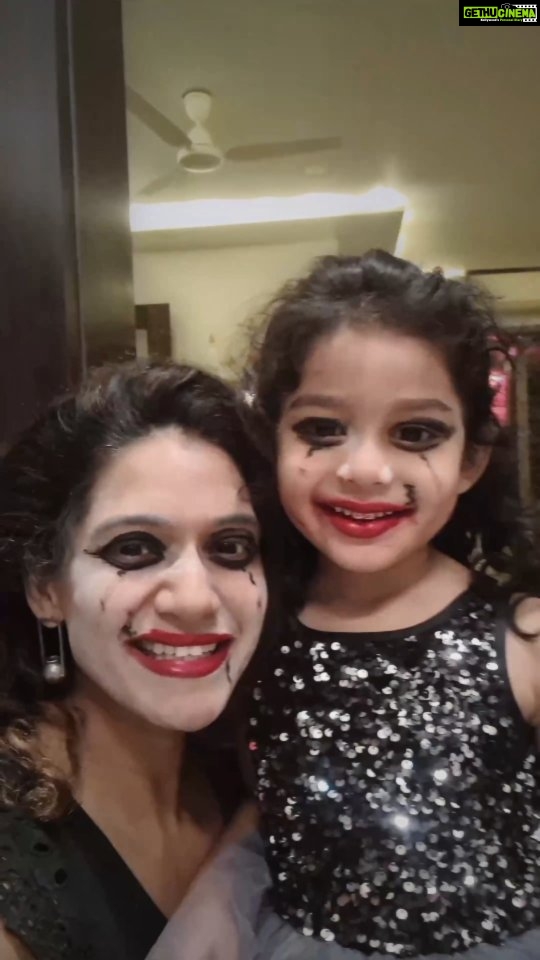 Urmilla Kothare Instagram - About Yesterday ... Happy Halloween 🎃 #halloween #reelsvideo #urmilakothare #reelitfeelit ✨