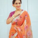 Urmilla Kothare Instagram – #Navratri2022 🧡
. 
.
.
Costume Designed by @moresha_sameera_dalvi
Styled by @trushala_nayak
Photography by @deepali_td_official
#instagood #weekend #navratri #festival #india #urmilakothare ✨ Mumbai, Maharashtra