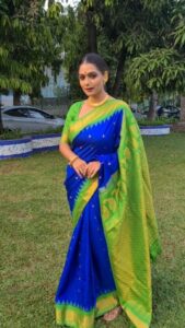 Urmilla Kothare Instagram - #Navratri2022 💙💙💙
#reelitfeelit #reelkarofeelkaro #india #festival #look #urmilakothare #sareelove ✨