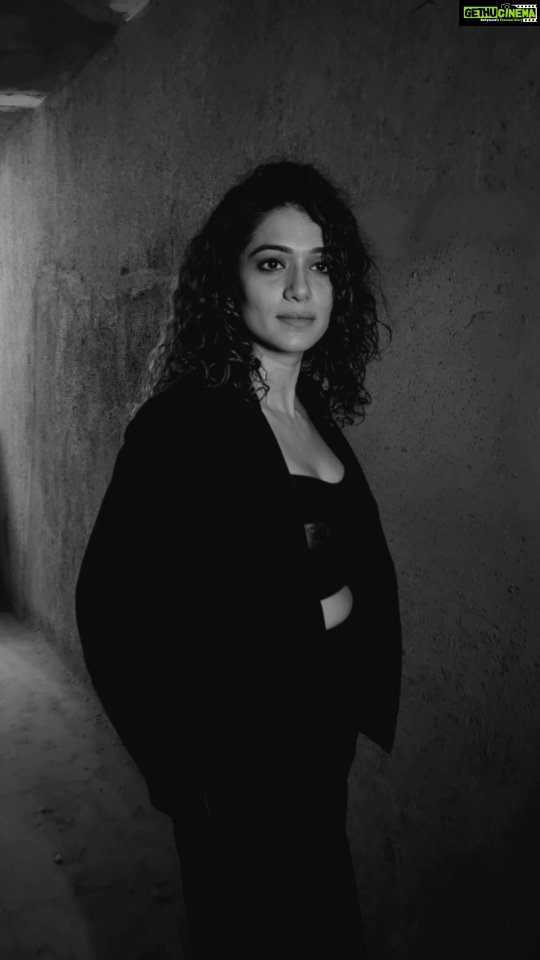 Urmilla Kothare Instagram - 🔥🔥🔥 Outfit by @labellaxmiasrani Bralette @seraphinedesignstudio Earrings @azotiique Styled by @rajasidatar Shot by @deepali_td_official #reelitfeelit #reels #instamood #reelsindia #fashionista #ootd #urmilakothare ✨❤️