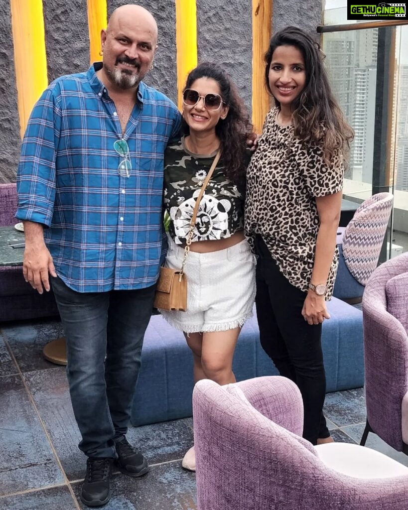 Urmilla Kothare Instagram - With besties at @asilomumbai Thank you @amit.jambotkar and @kangatrainingindia Pooja Jambotkar for inviting me to @asilomumbai ... Savored some of their scrumptious and flavorsome dishes that kept filling our table and our tummy... The lotus stem chips ended up being my most 😍 Loved it ... looking forward to more such spontaneous meetups... #mumbai #asilo #friends #weekend #goodvibes Mumbai - मुंबई