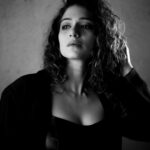 Urmilla Kothare Instagram – …. Radiating the glam ✨🖤
Outfit @labellaxmiasrani
Bralette @seraphinedesignstudio
Earrings @azotiique
Styled by @rajasidatar
Shot by @deepali_td_official
#monday #night #instamood #bnw #photography #fashionstyle #urmilakothare