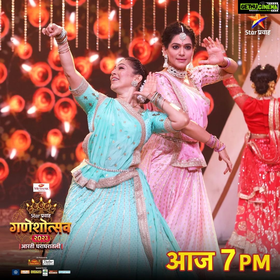 Urmilla Kothare Instagram - नक्की पहा हे भक्तिमय सादरीकरण... पहा #StarPravahGaneshotsav2023 आज संध्या. 7 वा. Star प्रवाहवर.... ‘Star प्रवाह गणेशोत्सव २०२३’ ।। आरती घराघरातली ।। #AartiGharagharatali #Ganeshotsav2023 #StarPravah