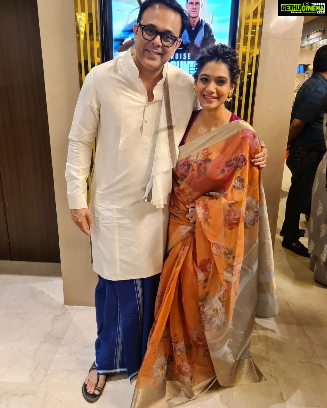 Urmilla Kothare Instagram - 📸 Glimpses of #EkdaKaayZala #RedCarpet #Premiere . . 🥻 Outfit by @moresha_sameera_dalvi 💁🏻♀️ Styled by @trushala_nayak . . @ekda_kaay_zala #movie #premiere #sareelove #fashiondiaries #instadaily #traditional #urmilakothare ✨ Mumbai, Maharashtra