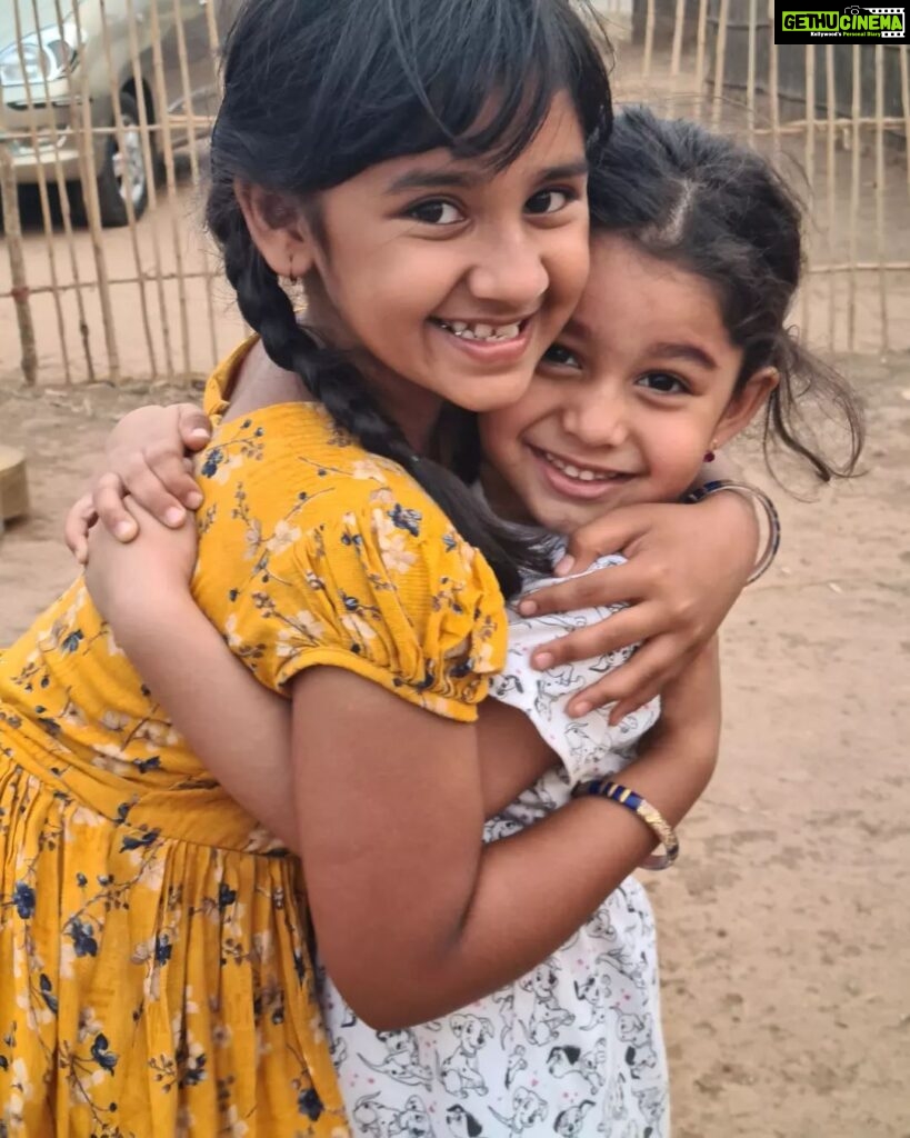Urmilla Kothare Instagram - With Both my daughters 💕 @avni.taywade @star_pravah #TujhechMiGeetGaatAahe #StarPravah #mothersday Mumbai - मुंबई