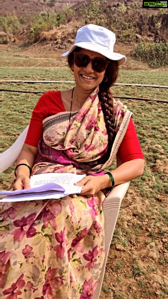 Urmilla Kothare Instagram - My Umpire's Hat and Glares was my offscreen continuity. #shootlife as glam ✨️ as it looks, We shot in 44°C right under the Sun. Hats off to the spirit of the entire Team that kept us smiling throughout. #TujhechMiGeetGaatAhe starts tonight at 9 pm only on @star_pravah