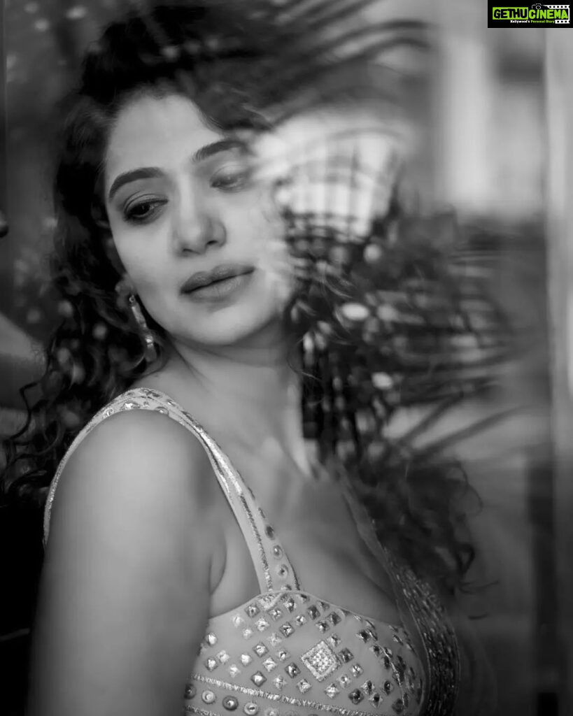 Urmilla Kothare Instagram - . . #photooftheday #instagood #saree #look #urmilakothare ✨ 📸 @deepali_td_official Mumbai - मुंबई