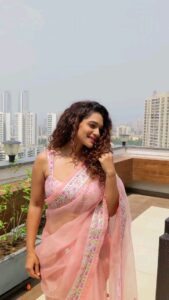 Urmilla Kothare Instagram - Saree - @gopivaiddesigns
Earrings & rings - @the_bling_girll @offbeatmediain
Styling - @rajasidatar 
. 
. 
#reels #bts #reelkarofeelkaro #ootd #saree #style #fashiongram #photoshoot #lookoftheday 💕