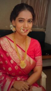Urmilla Kothare Instagram - मराठी परंपरेचे प्रतीक - आपली मराठमोळी नथ! ह्या गुढीपाडव्याच्या शुभप्रसंगी सहभागी व्हा #स्टारप्रवाहनथीचानखरा सोहळ्यामध्ये #StarPravahNathichaNakhra 

सहभागी होण्यासाठी ह्या गुढीपाडव्याला तुम्ही नथ घातलेला एक सेल्फी काढून #स्टारप्रवाहनथीचानखरा  #StarPravahNathichaNakhra  हे Hashtag (हॅशटॅग) वापरून फोटो पोस्ट करा.
निवडक फोटोज स्टार प्रवाहच्या सोशल मीडिया हँडल वर पोस्ट केले जातील.

तुम्हा सर्वांना गुढीपाडव्याच्या आणि मराठी नूतन वर्षाच्या हार्दिक शुभेच्छा! आणि हो... पाहायला विसरू नका स्टार प्रवाह परिवार पुरस्कार 2022. आपल्या घरचा सोहळा आहे, नक्की यायचं! #starpravahparivar2022 #SohalaMahrashtracha #StarPravah
 3 एप्रिल रोजी संध्याकाळी 07:00 वाजता फक्त आपल्या @star_pravah वर. 
मराठी परंपरा, मराठी प्रवाह.