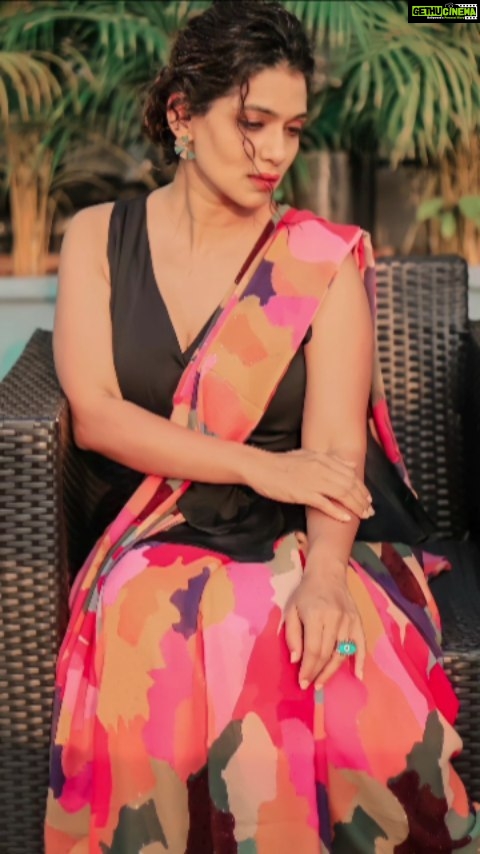 Urmilla Kothare Instagram - #reelsinstagram #reelitfeelit #music 🥰 👗 Outfit by @moresha_sameera_dalvi 📸 @the_pixeleyes 📍 Edited by @saurabh_kitchen_ #sareelove #fashiondiaries #urmilakothare