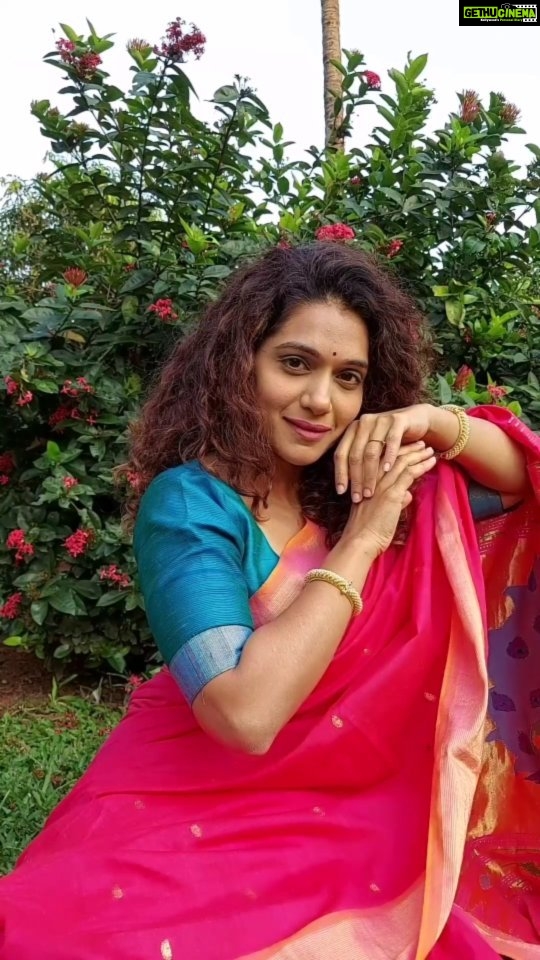Urmilla Kothare Instagram - Part 3 : What could have been better than Shringar Ras #Bandish on this Valentine's Day ... Happy Valentine's Day ❤️ #Kathak #KathakDance #Abhinaya #ShringaarRas #ValentinesDay #reelkarofeelkaro #reelitfeelit #urmilakothare #reels