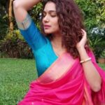 Urmilla Kothare Instagram - Part 2 : What could have been better than Shringar Ras #Bandish on this Valentine's Day ... Happy Valentine's Day ❤️ #Kathak #KathakDance #Abhinaya #ShringaarRas #ValentinesDay #instagramreels #reelitfeelit #urmilakothare #reelsvideo