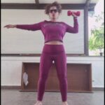 Urmilla Kothare Instagram - Who works out with glares on 🤭 ? ✋️ I do😉😅 working out in the terrace at noon gets really sunny and stressful on the eyes... so wear my glares and go for it ! #noexcuses #nostress = #fitme with @askknatural #askknatural