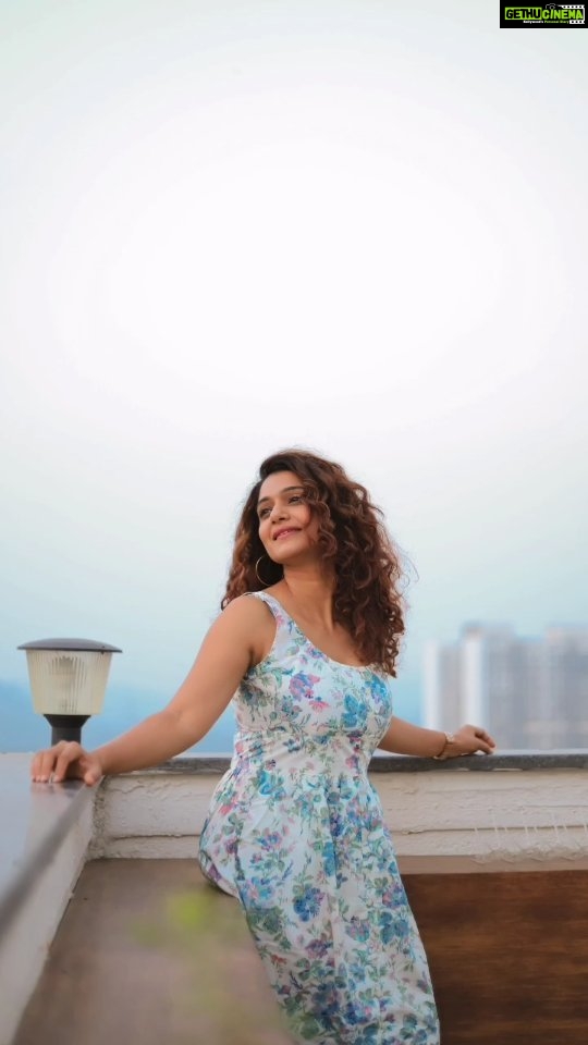 Urmilla Kothare Instagram - 💙💙💙 #tbt #instamood #reels #goodvibes ✨ 📸 @the_pixeleyes