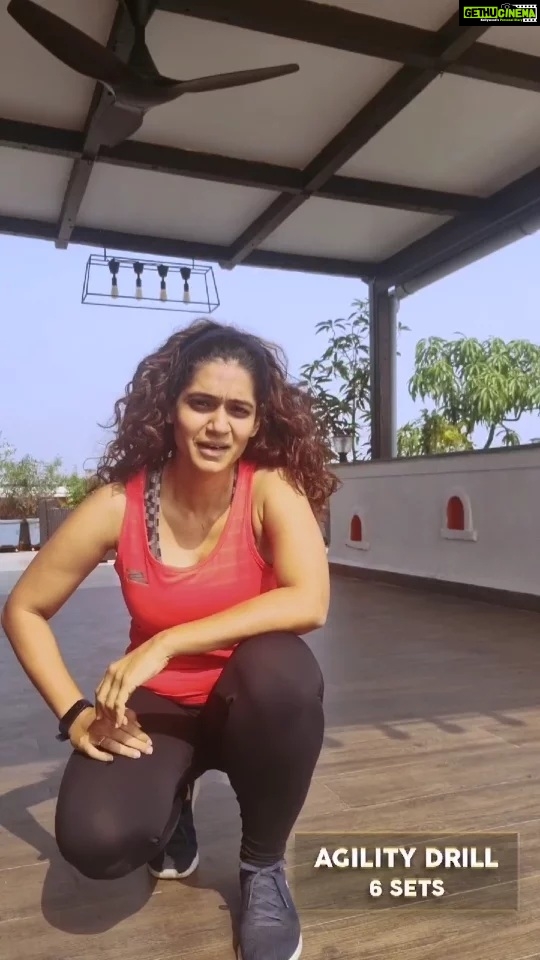 Urmilla Kothare Instagram - Super workout session with @helna_apte #agilitydrill... @helna_apte you are superb! follow and contact @helna_apte #thesixpackgirl to get fitter and especially if you want to flaunt those packs on your tummy...
