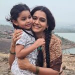 Urmilla Kothare Instagram - With Both my daughters 💕 @avni.taywade @star_pravah #TujhechMiGeetGaatAahe #StarPravah #mothersday Mumbai - मुंबई