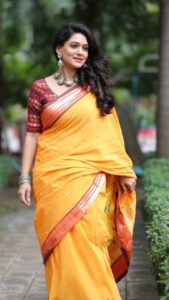 Urmilla Kothare Instagram - Elegant handloom saree that exudes timeless charm. Thank you to @massakali_saree @the_shraddhas for this exquisite addition to my collection 🧡🥻✨

.
.
💍Jewelery by @the_shraddhas
📸Shot by @mandarbhadrike_photography
✨ Edited by @saurabh.bhanage7
. 
. 
#reels #instagood #reelsinstagram #urmilakothare #reelitfeelit #photoshoot #sareelove #ootd #fashionista #reelsindia