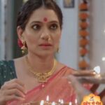 Urmilla Kothare Instagram - मल्हार ❤️ मंजुळा पाहत रहा... 'तुझेच मी गीत गात आहे’ सोम ते शुक्र रात्री ९ वा. Star प्रवाह वर... #TujhechMiGeetGaatAahe #StarPravah @urmilakothare @abhijeetkhandkekar @avni.taywade @tejaswinilonari @pallavivaidya_official @sachinsdeshpande @hardeek_joshi @ddhanashri_official @kanchangupte @avaneeaniruddhajoshi @vighnesh.369 @usha_naik_11 @shubhaprashant_official @josdip @tejendraneswankar @sonawaneshemant @mihirvelankar #suvarnamantri @shaileshdatar @nitinpatil672 @umeshbane_official @star_pravah #urmilakothare #abhijitkhandkekar #avnitaywade #TejaswiniLonari #umeshbane #deeptijoshi #TMGGA