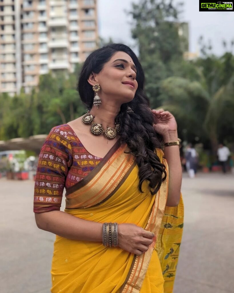 Urmilla Kothare Instagram - 💛💛💛 ✨ Outfit : @massakali_saree 📸 Photography : @pranavbhadargeclicks Mumbai - मुंबई