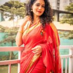 Urmilla Kothare Instagram - #Navratri2023 - आजचा रंग लाल (Red) ❤️ . . ✨ Outfit by @kalavati_byrasika 📸 Photography by @sapstudio.in . . . #instagood #festival #navratri #photooftheday #goodvibes #sareelove #fashiondiaries #style ✨ Mumbai - मुंबई