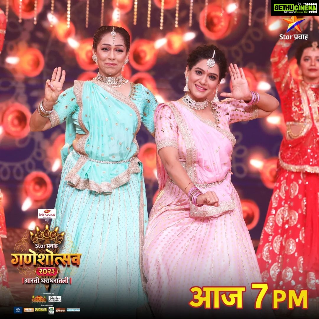 Urmilla Kothare Instagram - नक्की पहा हे भक्तिमय सादरीकरण... पहा #StarPravahGaneshotsav2023 आज संध्या. 7 वा. Star प्रवाहवर.... ‘Star प्रवाह गणेशोत्सव २०२३’ ।। आरती घराघरातली ।। #AartiGharagharatali #Ganeshotsav2023 #StarPravah