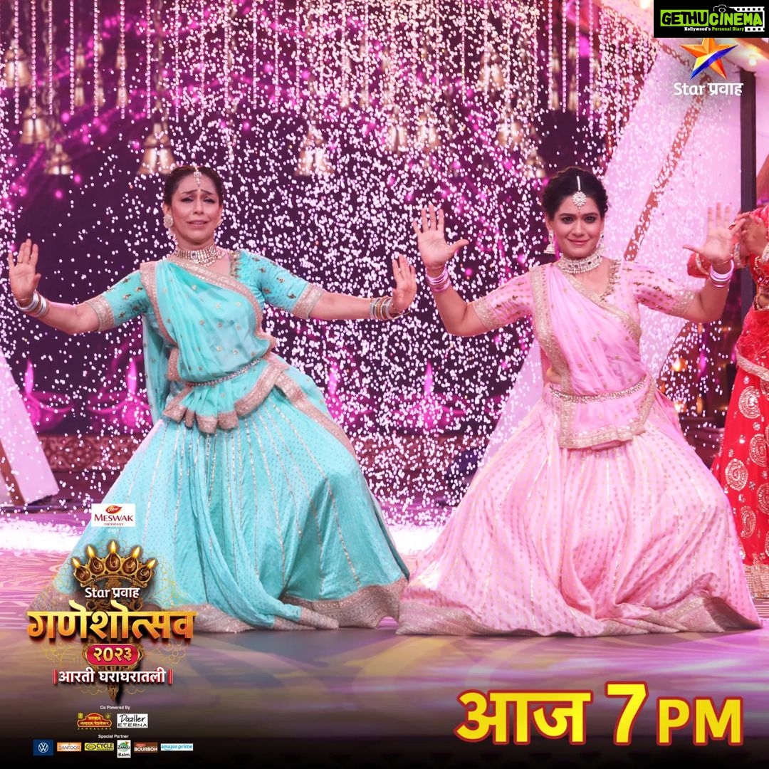 Urmilla Kothare Instagram - नक्की पहा हे भक्तिमय सादरीकरण... पहा #StarPravahGaneshotsav2023 आज संध्या. 7 वा. Star प्रवाहवर.... ‘Star प्रवाह गणेशोत्सव २०२३’ ।। आरती घराघरातली ।। #AartiGharagharatali #Ganeshotsav2023 #StarPravah