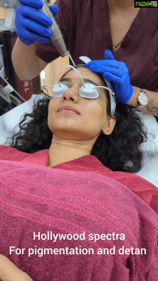 Urmilla Kothare Instagram - Had an amazing visit today at the @arisiaindia located in Vile Parle East - Was delighted to try their Hollywood Spectra treatment for Pigmentation & Detan .... #ArisiaIndia ✨