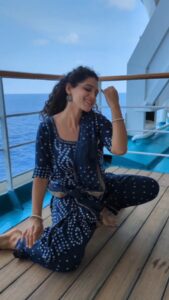 Urmilla Kothare Instagram - ... 🎼 ऐ दिल-ए-बेक़रार, मेरे दिल ए बेक़रार 💖
. 
. 
#reels #instamood #reelsindia #urmilakothare #reelitfeelit #instagramreels #goodvibes #weekend ☀ 🌊