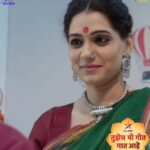 Urmilla Kothare Instagram – संगीत हे फक्त संगीत असतं…
समद्यांनी संगीताचा आनंद घ्यायचा असतो…
.
.
पाहत रहा…

‘तुझेच मी गीत गात आहे’
सोमवार ते शुक्रवार रात्री ९ वा. Star प्रवाह वर…
#TujhechMiGeetGaatAahe #StarPravah

@urmilakothare @abhijeetkhandkekar @avni.taywade @priyamarathe @pallavivaidya_official @sachinsdeshpande @ddhanashri_official @kanchangupte @avaneeaniruddhajoshi
@vighnesh.369 @shubhaprashant_official
@josdip @tejendraneswankar @sonawaneshemant @mihirvelankar
#suvarnamantri @shaileshdatar
@nitinpatil672 @umeshbane_official
@star_pravah
 
#urmilakothare #abhijitkhandkekar #avnitaywade #priyamarathe #umeshbane #deeptijoshi #TMGGA