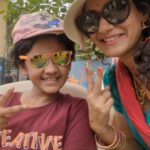 Urmilla Kothare Instagram – And my #MothersDay continues… With my reel life daughter Avni (Swaraj). She fell so badly in the shot but still continued to perform till she heard cut … 
Proud of you my Girl 👏🏻
@avni.taywade @star_pravah @tujhechmeegeetgaataahe
#TujhechMiGeetGaatAahe #StarPravah
.
.
#reelsinstagram #instamood #bts #reelitfeelit #goodvibes 💕