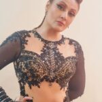 Urvashi Dholakia Instagram - All set for my first ever performance on #Jhalak 🖤 tell me how did you like my look? . . #jhalakdikhlajaa #jdj #urvashidholakia #realityshow #realitytv Costume by: @harshalds @shilpa.suraj.chhabra @komalsoni_