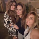 Urvashi Dholakia Instagram – JUST US ❤️❤️ @anuluthria @khanna_ameessha 
:
:
#dussehra #nightout #girls #friends #forever #love #blessed #happiness #✨ Bayroute