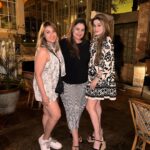 Urvashi Dholakia Instagram - JUST US ❤️❤️ @anuluthria @khanna_ameessha : : #dussehra #nightout #girls #friends #forever #love #blessed #happiness #✨ Bayroute