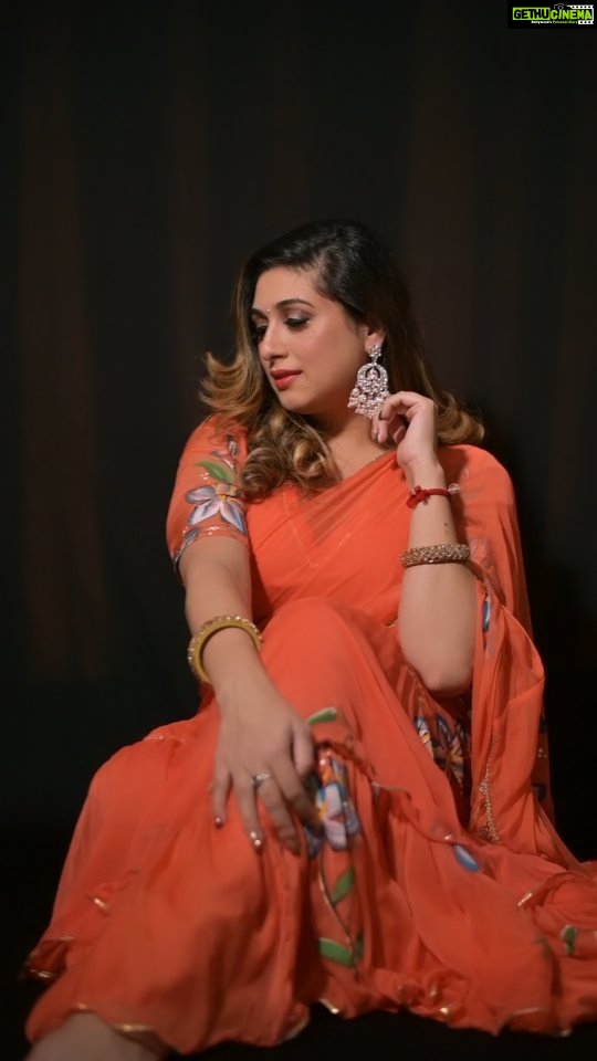 Vahbbiz Dorabjee Instagram - Wishing you all a #happydhanteras πππ May Goddess Laxmi Fill your Life with Wealth and Prosperity πΈπͺ #diwali #diwalivibes Videography:- @ashish_ojha_photography Makeup & Hair:- @makeupbyurmee Outfit:- @bunaai