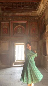 Vaidehi Parashurami Instagram - Twirling around the world… 📹 @archananipankar #twirling #travelling #exploring #lovetotravel #mondaymood #mondaymotivation #keeptraveling #keepexploring
