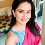 Vaidehi Parashurami Instagram – “Simple wala selfie”

#wonderfulwednesday #wednesdayvibes 
#midweekblues #notreally 
#selfieseries #sareelove 
#simplicity #simpleisbest